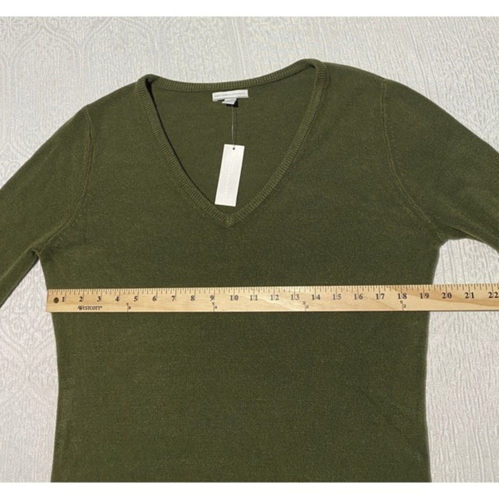 NEW YORK & COMPANY Olive Green V Neck Long Sleeve Sweater Top Women L Acrylic - Picture 6 of 7